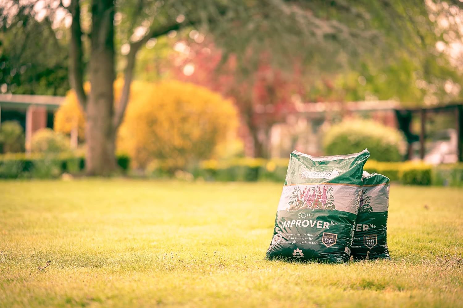 Harmony Gardens Soil Improver (50L) | Peat-Free Top Soil Fertiliser and Conditioner. Nitrogen and Trace Element Enriched