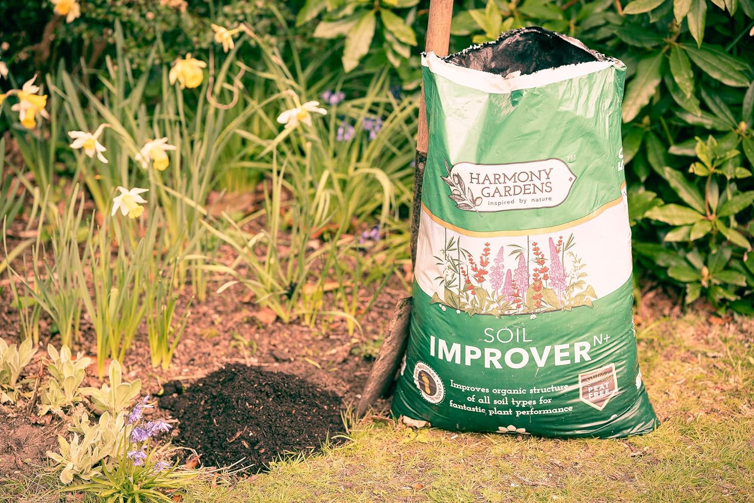 Harmony Gardens Soil Improver (50L) | Peat-Free Top Soil Fertiliser and Conditioner. Nitrogen and Trace Element Enriched