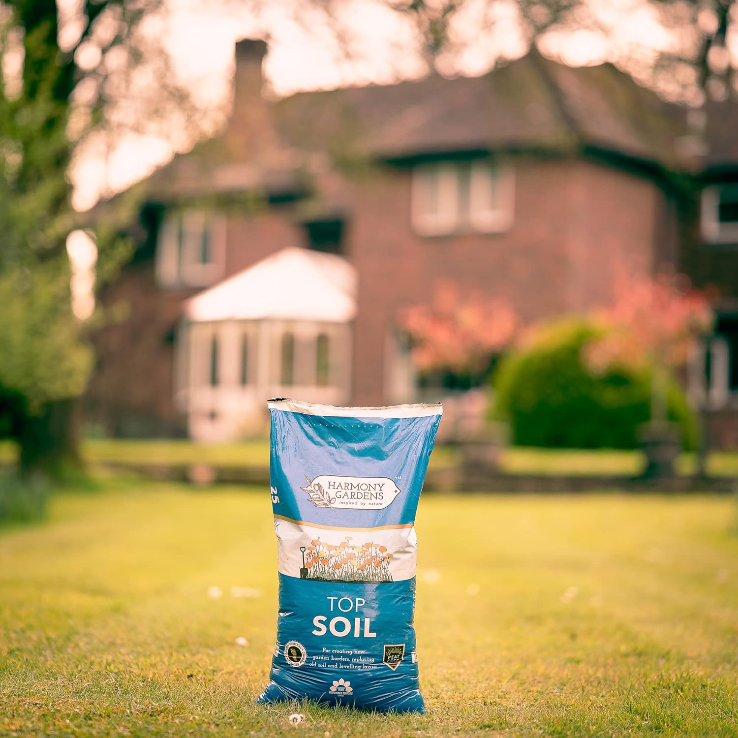 Harmony Gardens Top Soil (25L) | Peat-free Carbon Neutral Soil For Grass Seeding, Lawns, Raised Beds & Borders