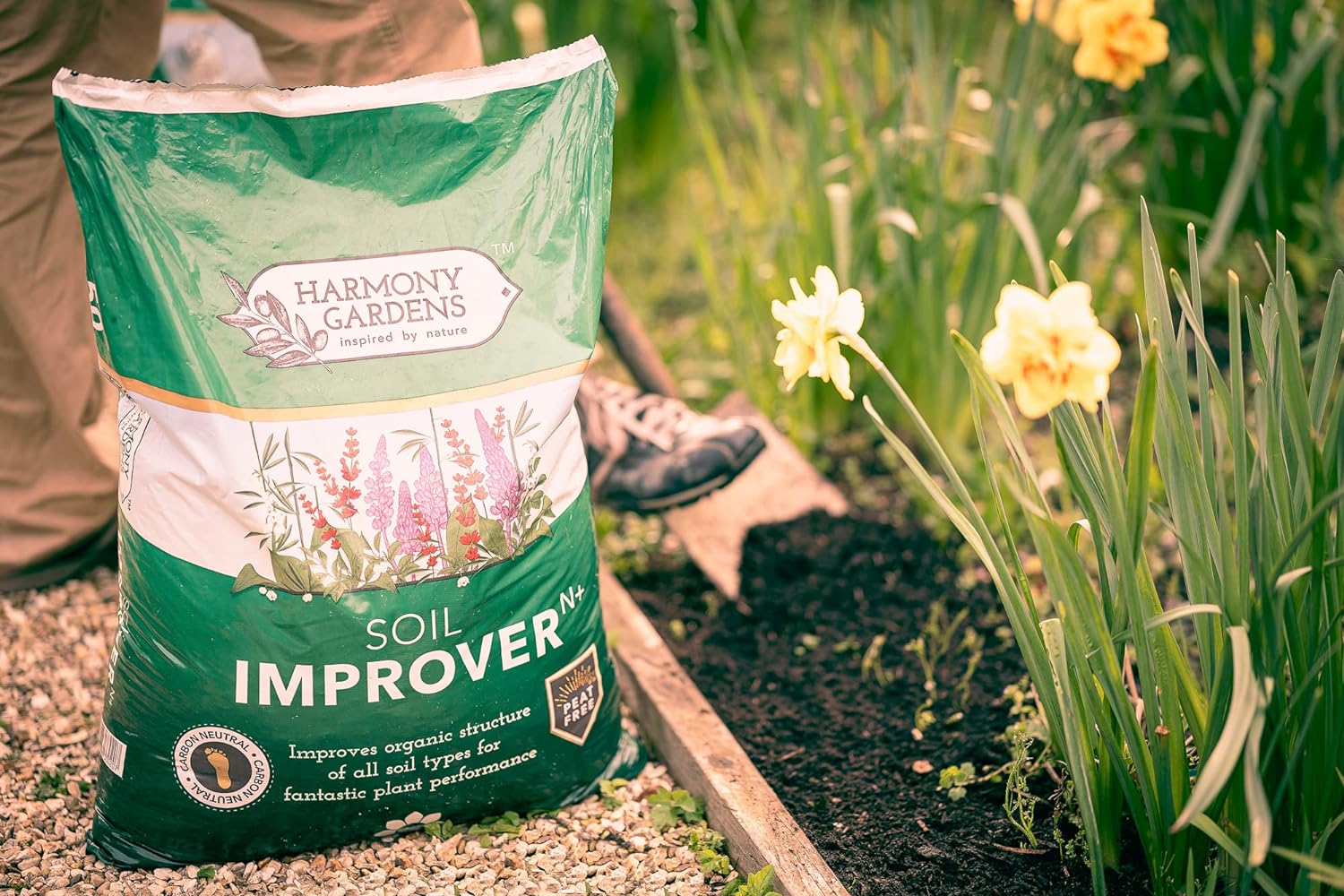 Harmony Gardens Soil Improver (50L) | Peat-Free Top Soil Fertiliser and Conditioner. Nitrogen and Trace Element Enriched